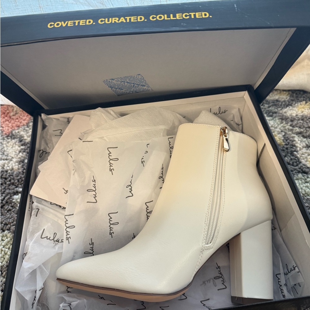 Lulu's NWT Cream White Ankle Booties | Fall Winter Chic | Size 7 | Women